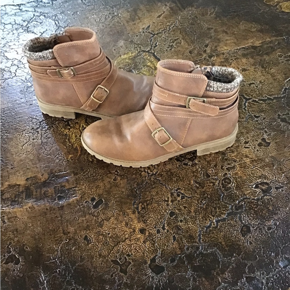Wonder Nation size 5 brown ankle boots